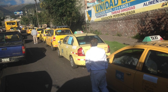 Dario Tapia: El 26 de abril se entregará estudio sobre servicio de taxis en Quito