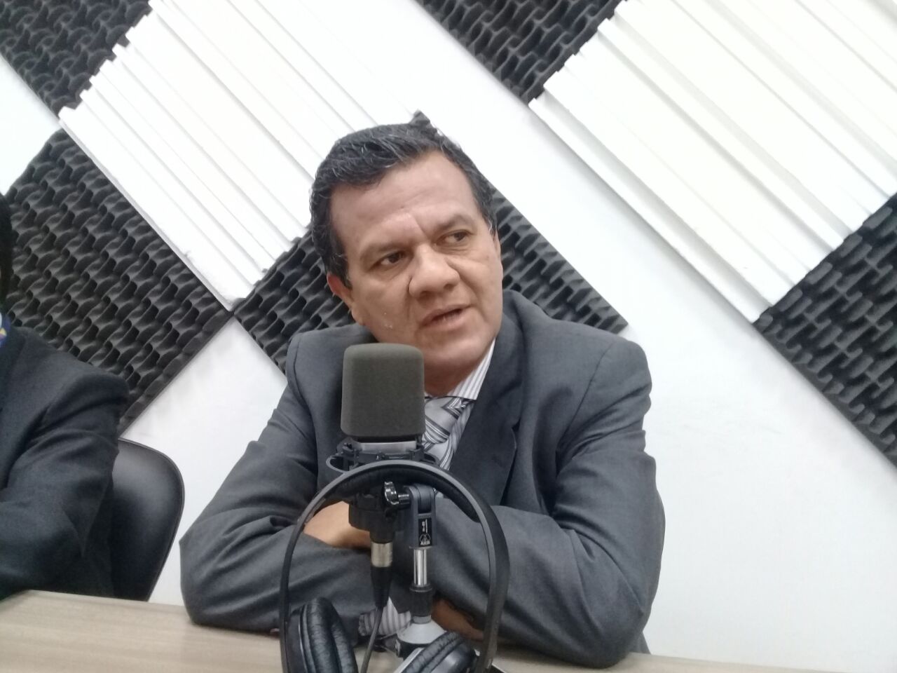  Eliseo Azuero y Fredy Alarcón : Legislación en zona de frontera Amazónica